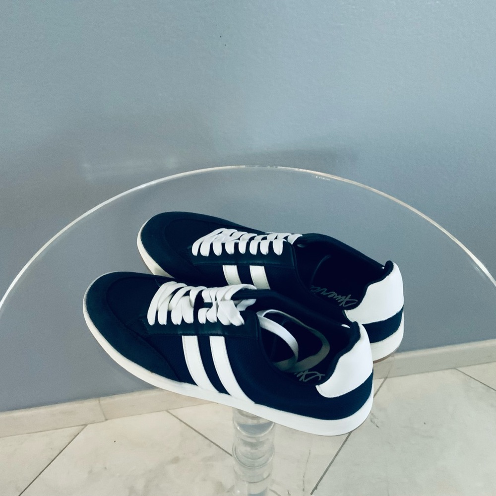 Navy blue Sneakers. - Picture 9 of 12